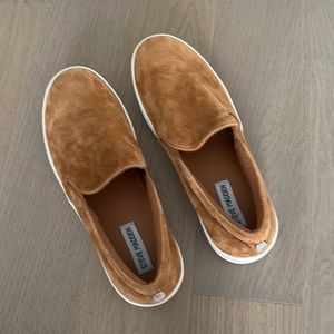 New, Steve Madden Suede Gills Sneaker